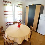 Paleka Διαμέρισμα Petrcane