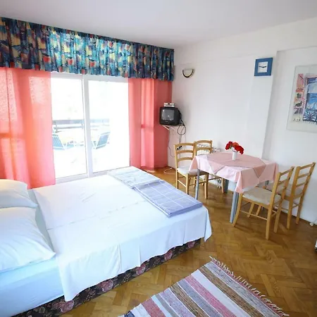 Paleka Apartment *