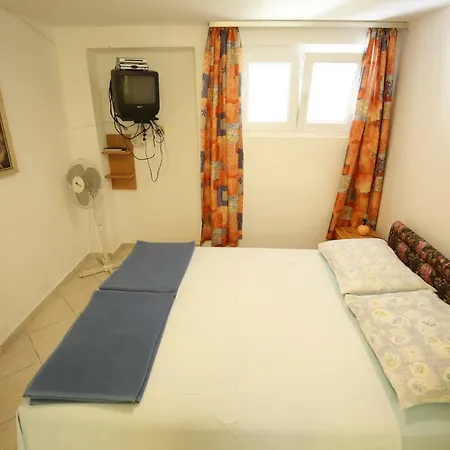 Apartment Paleka *