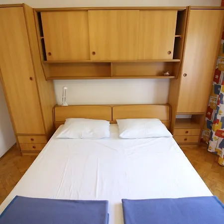 Paleka Apartment *