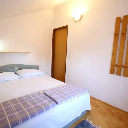 Apartment Paleka *