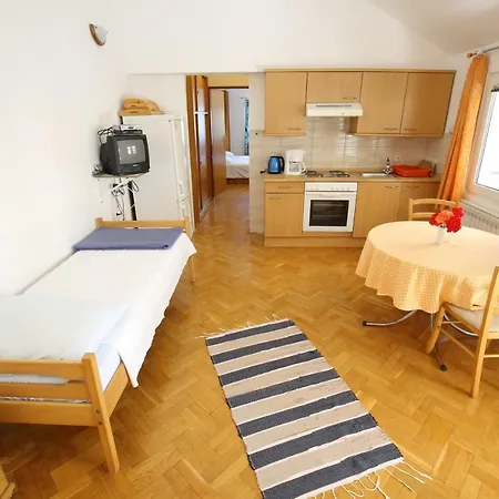Apartment Paleka *