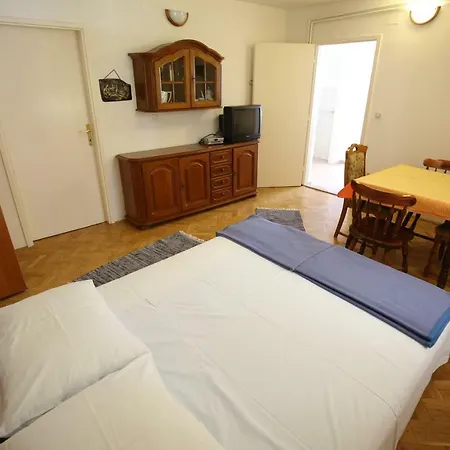 Apartment Paleka Petrcane