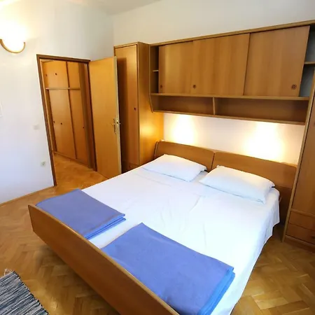 Apartment Paleka *