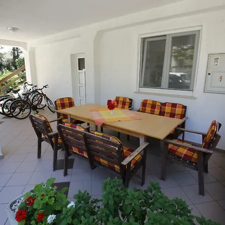 Paleka Apartment *