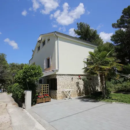 Paleka Apartment *